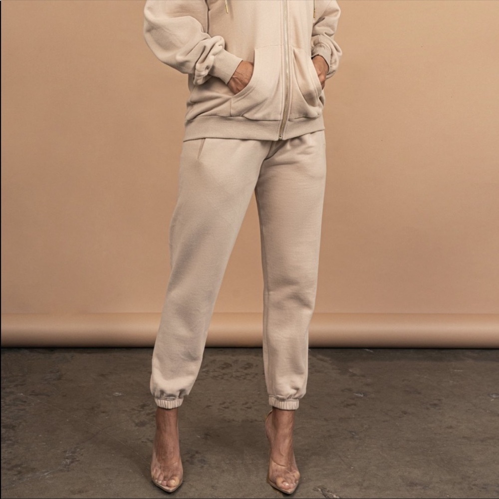 BEIGE LALAE UNISEX OVERSIZED SWEAT JOGGERS - M
